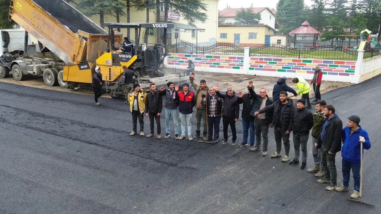 Kasabamız için, çocuklar için çalışmaya devam ediyoruz.