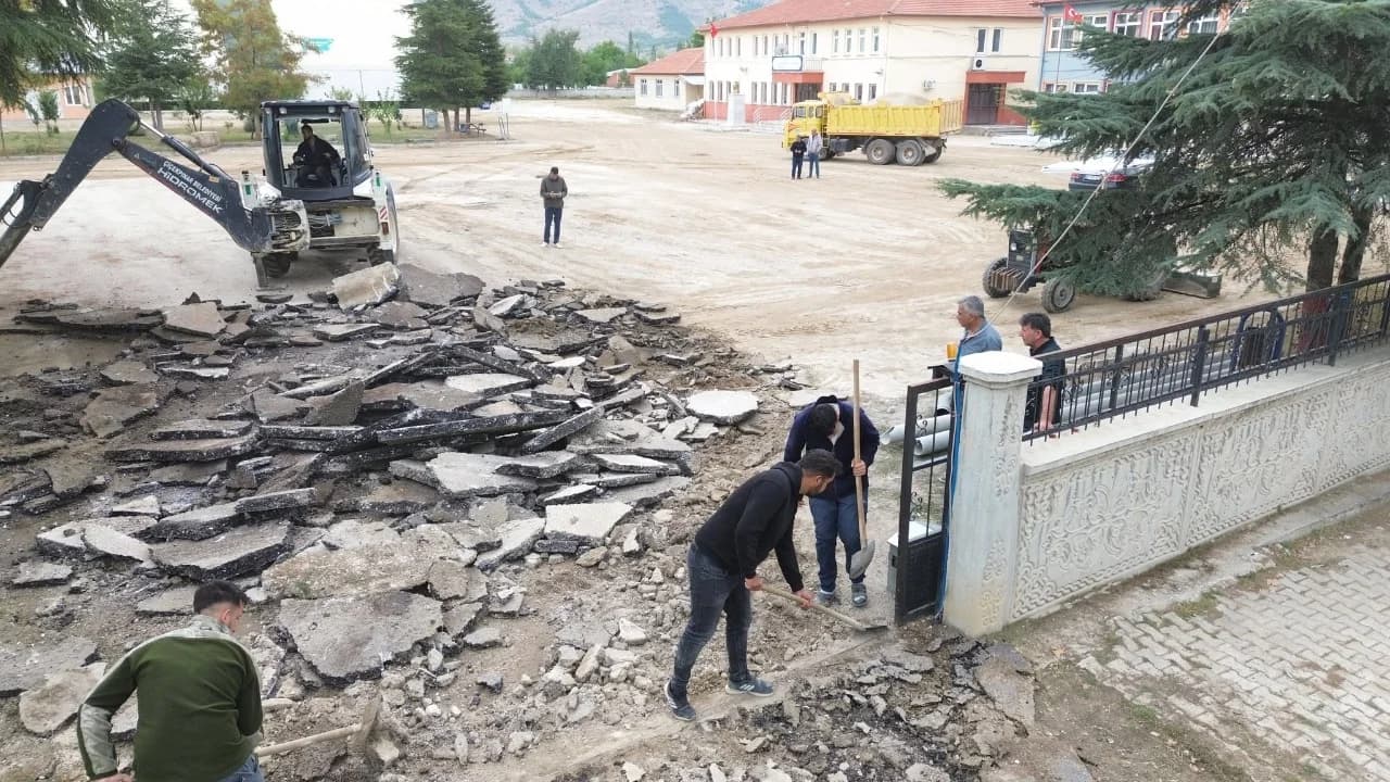 Kasabamız için, çocuklar için çalışmaya devam ediyoruz.
