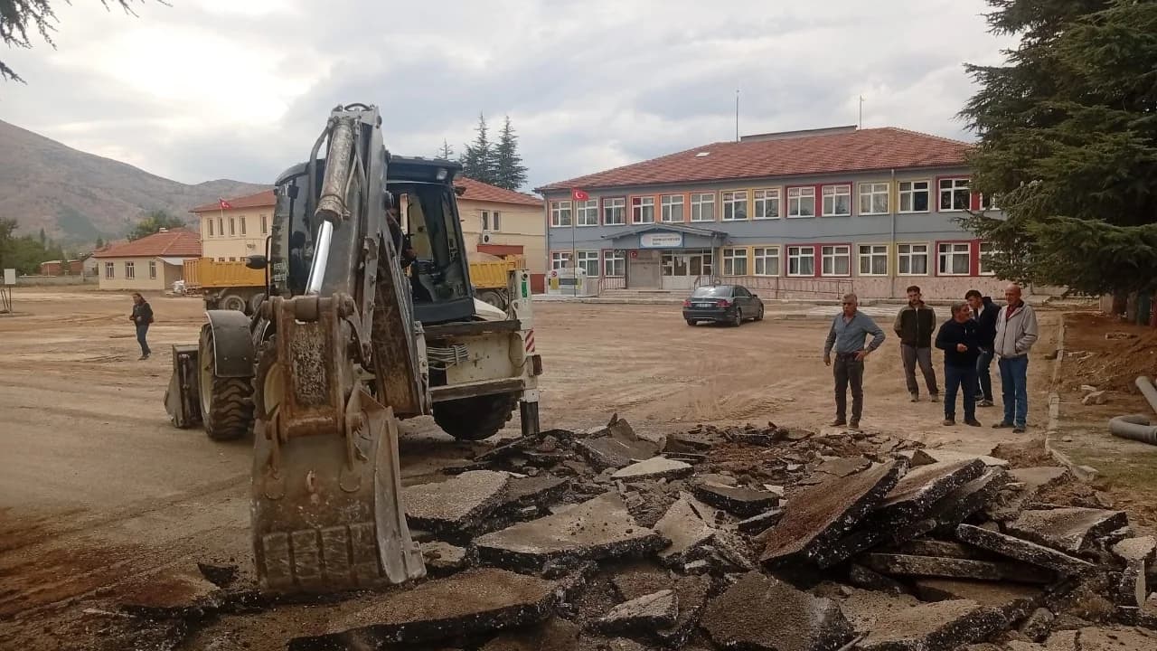 Kasabamız için, çocuklar için çalışmaya devam ediyoruz.